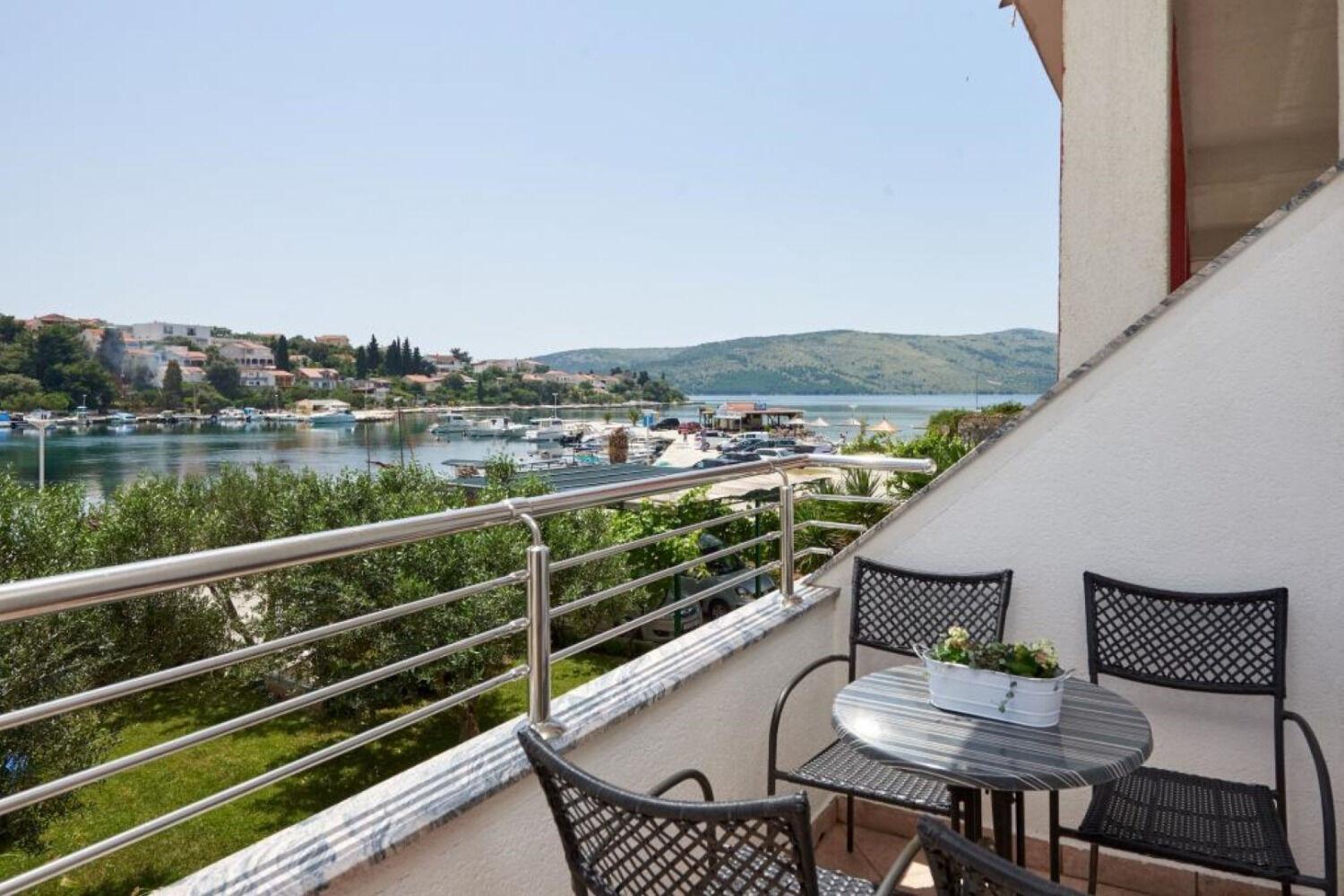 Apartments Mare - 30 M From Pebble Beach Сегет-Враниця Екстер'єр фото