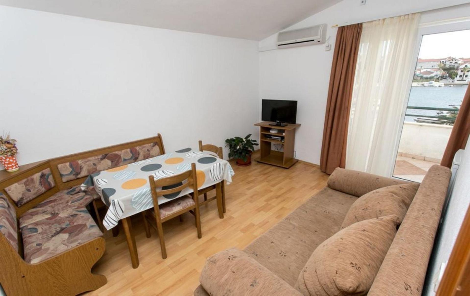 Apartments Mare - 30 M From Pebble Beach Сегет-Враниця Екстер'єр фото