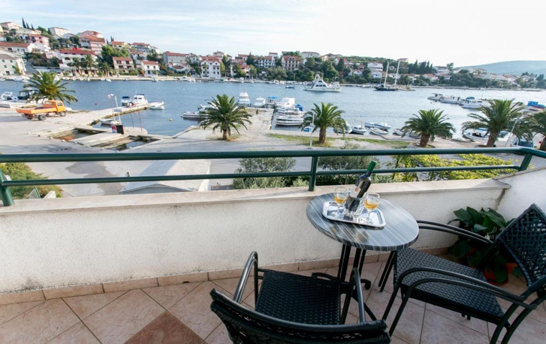 Apartments Mare - 30 M From Pebble Beach Сегет-Враниця Екстер'єр фото